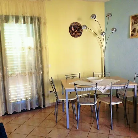R&z Getaway Apartment