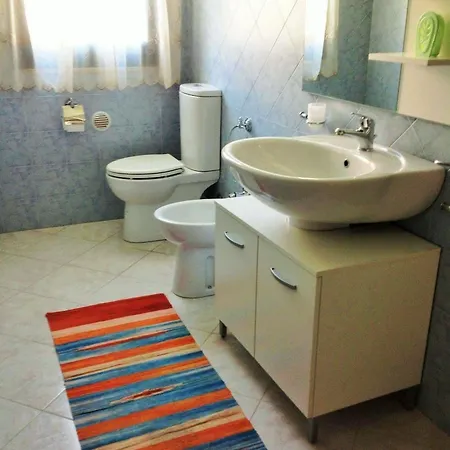 R&z Getaway Apartment