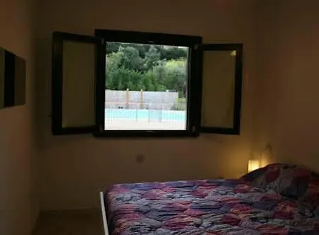 R&z Getaway Apartment